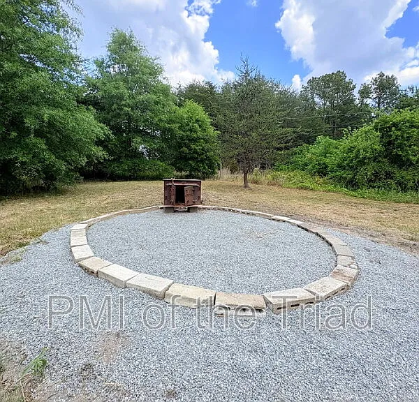 589 Alvis Ln — Photo 7
