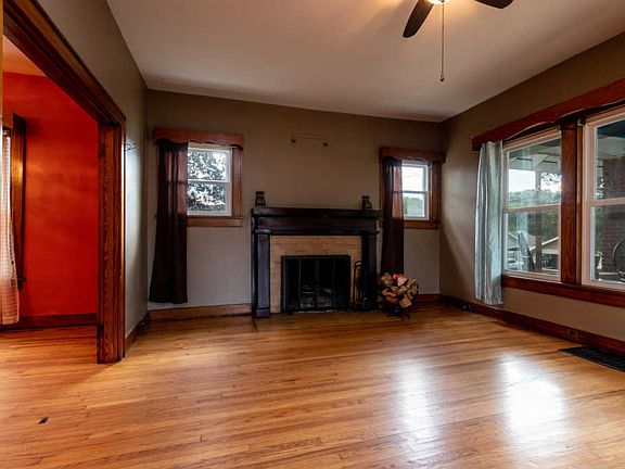 3rd image of 2428 Underwood Pl