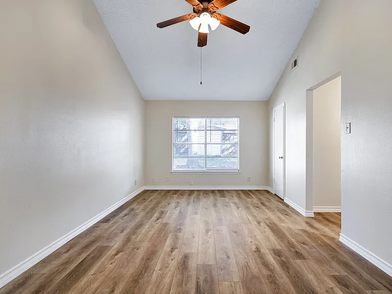 6123 Pecan Trl — Photo 9