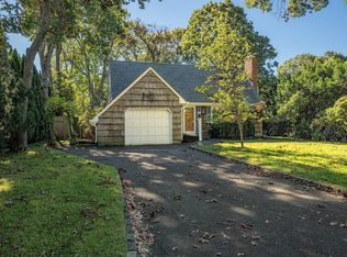 11 Nassau Rd, Hampton Bays, NY 11946