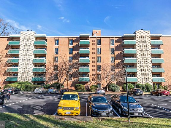 2nd image of 6141 Leesburg Pike APT 504