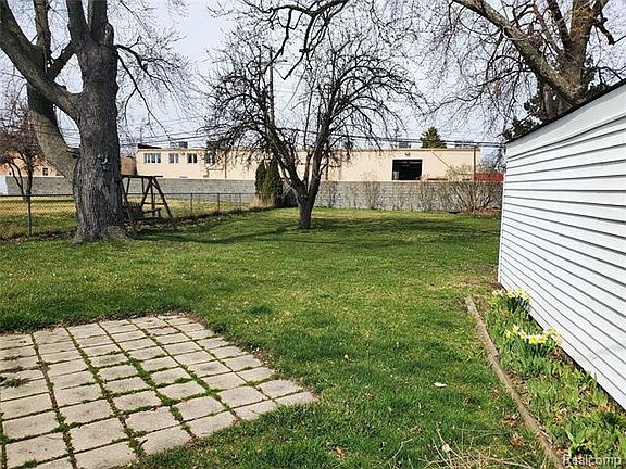 5th image of 20601 Lawndale St