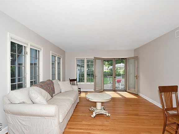 5th image of 331 Marion Ave