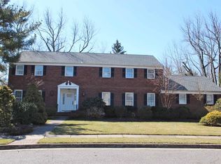 7 Bluebird Ct, Edison, NJ 08820