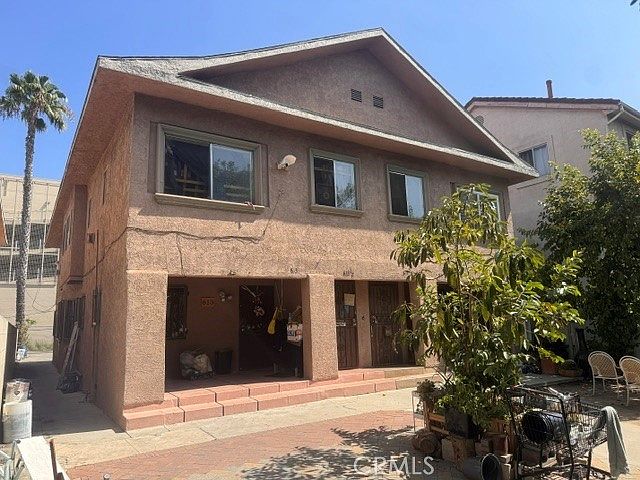 1st image of 811 W 40th Pl