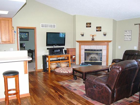 3rd image of 9826 Sunnywood Dr