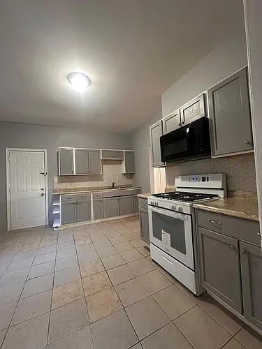 544 Grove St Photo 1