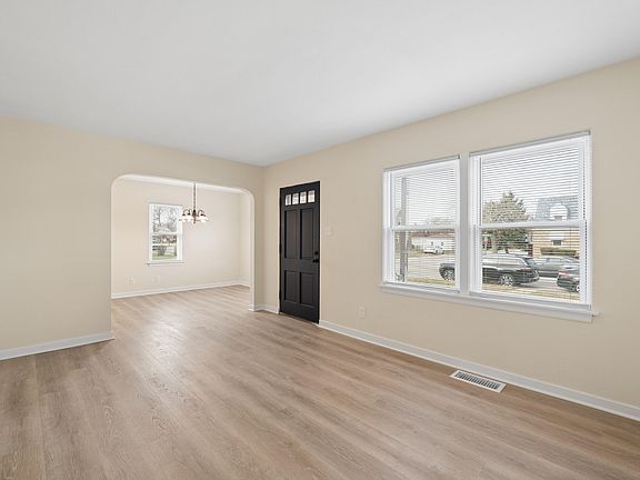 4th image of 6749 Ontario Ave