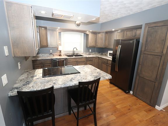 3rd image of 925 N Lodge St