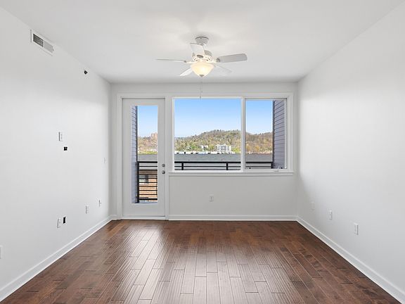 3rd image of 200 Manufacturers Rd APT 619