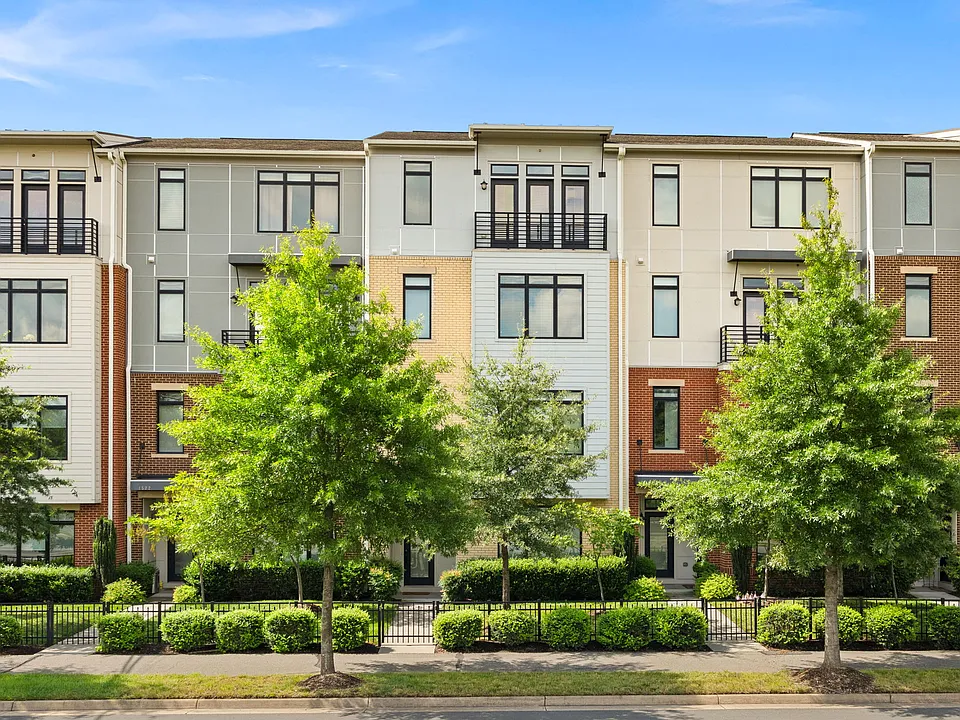 1518 Ribbon Limestone Ter SE