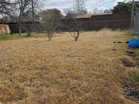 3rd image of 3614 Edgewood Dr