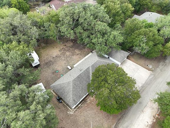 5th image of 11 Basswood Ct