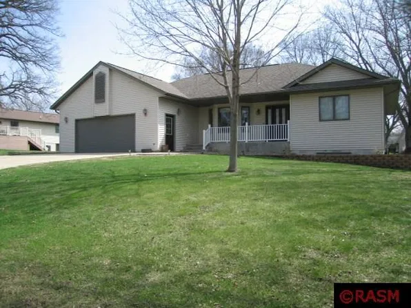 207 Oak Knoll Ct, Blue Earth, MN 56013