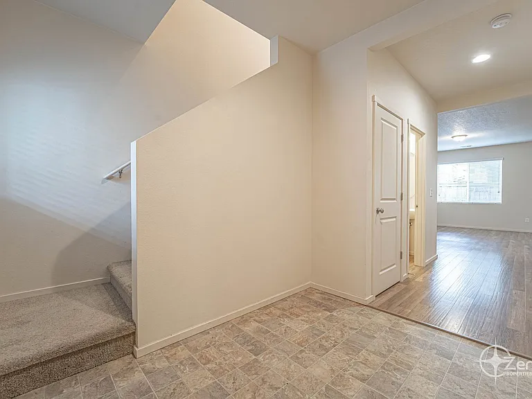 1400 NE 85th Way — Photo 5