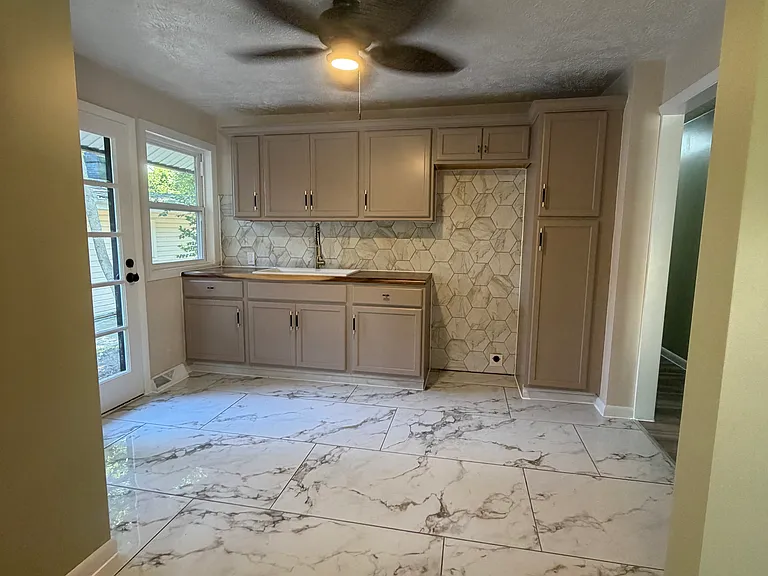 12238 Blazey Trl — Photo 4