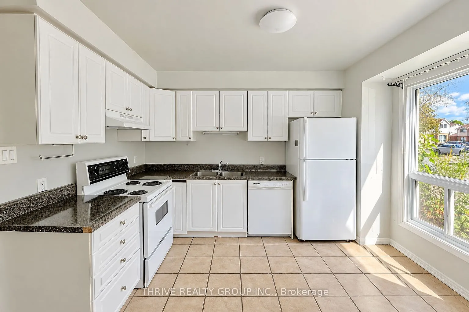 4 bed, $2,300 — Photo 3