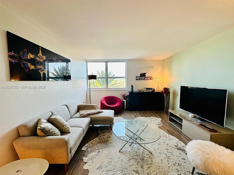 650 West Ave #403 — Photo 5