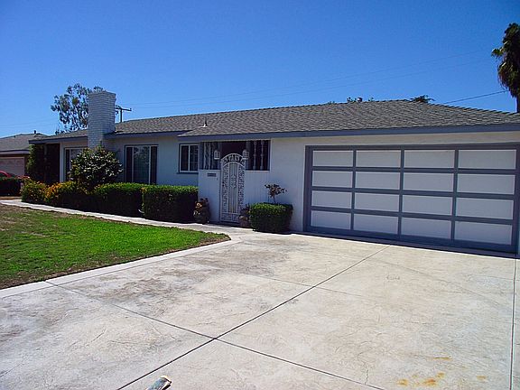 2nd image of 1135 N Acacia St