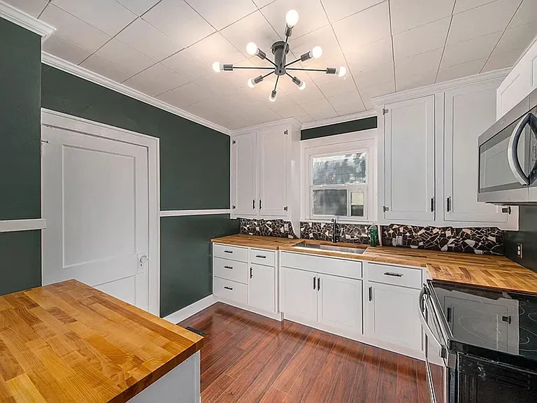 441 Forest St — Photo 10