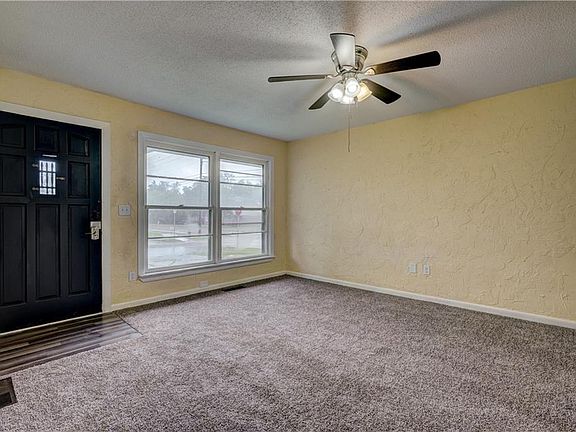4th image of 1421 N Laverne Ave