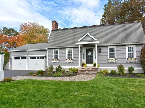 68 Eden Park Dr, North Attleboro, MA 02760