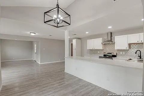 157 W Wildwood — Photo 3