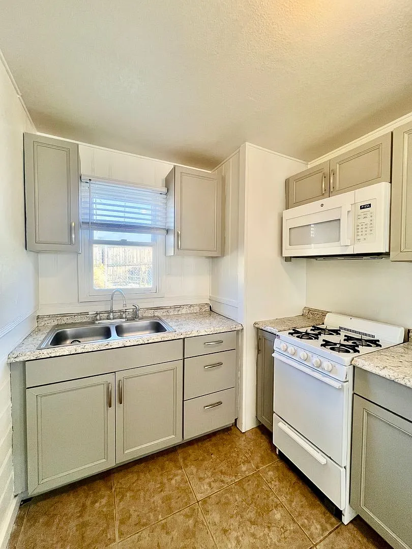 Available Now !! 1 Bedroom 1 Bathroom Apartment In Desert Hot Springs !! — Photo 2