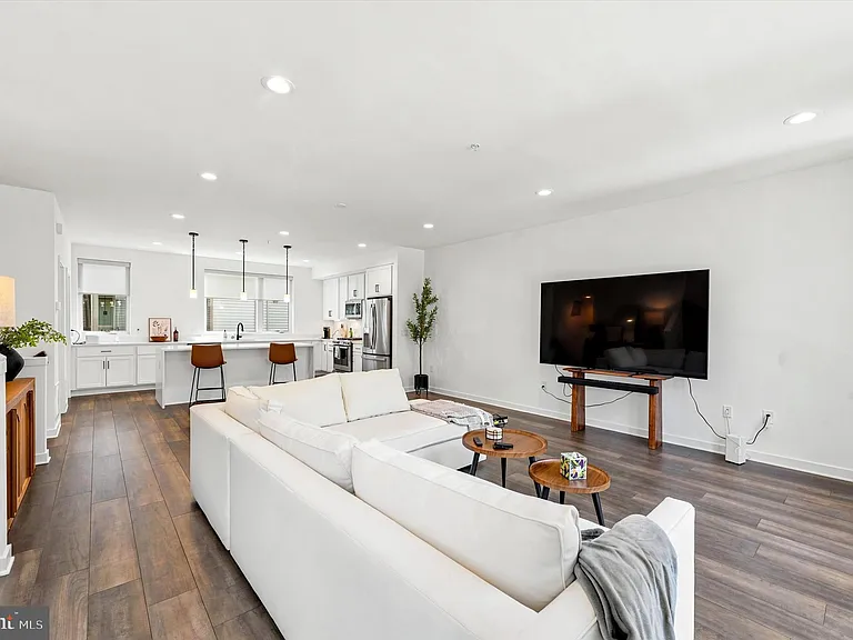 3005 Birchview Walk — Photo 6