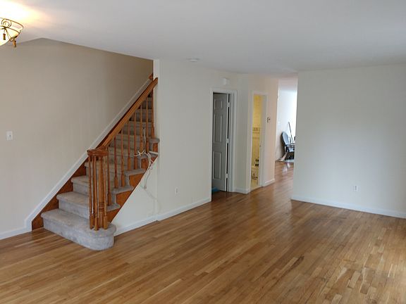 5th image of 711 Rockaway St