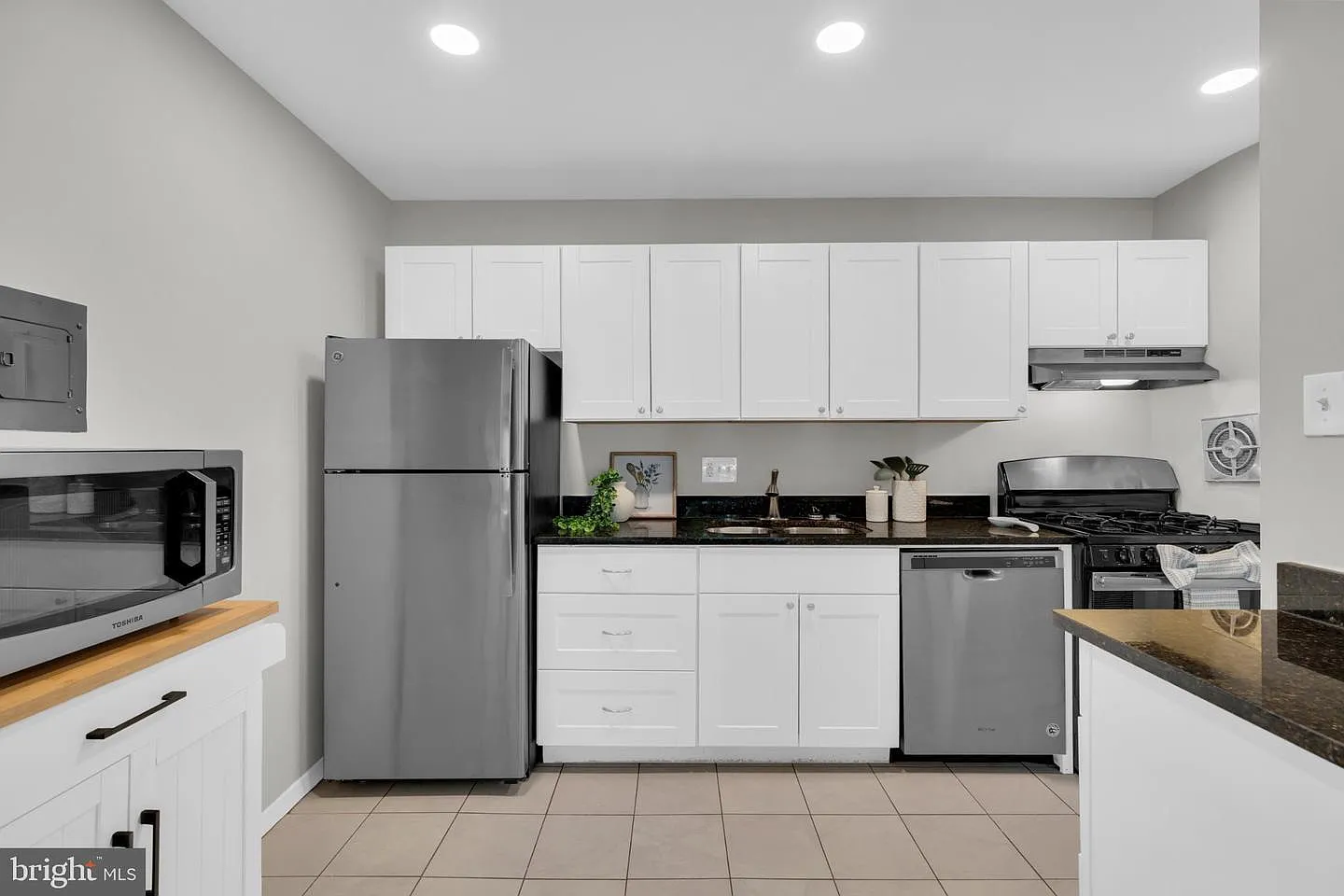 2 bed, 929 sqft, $2,400 — Photo 4