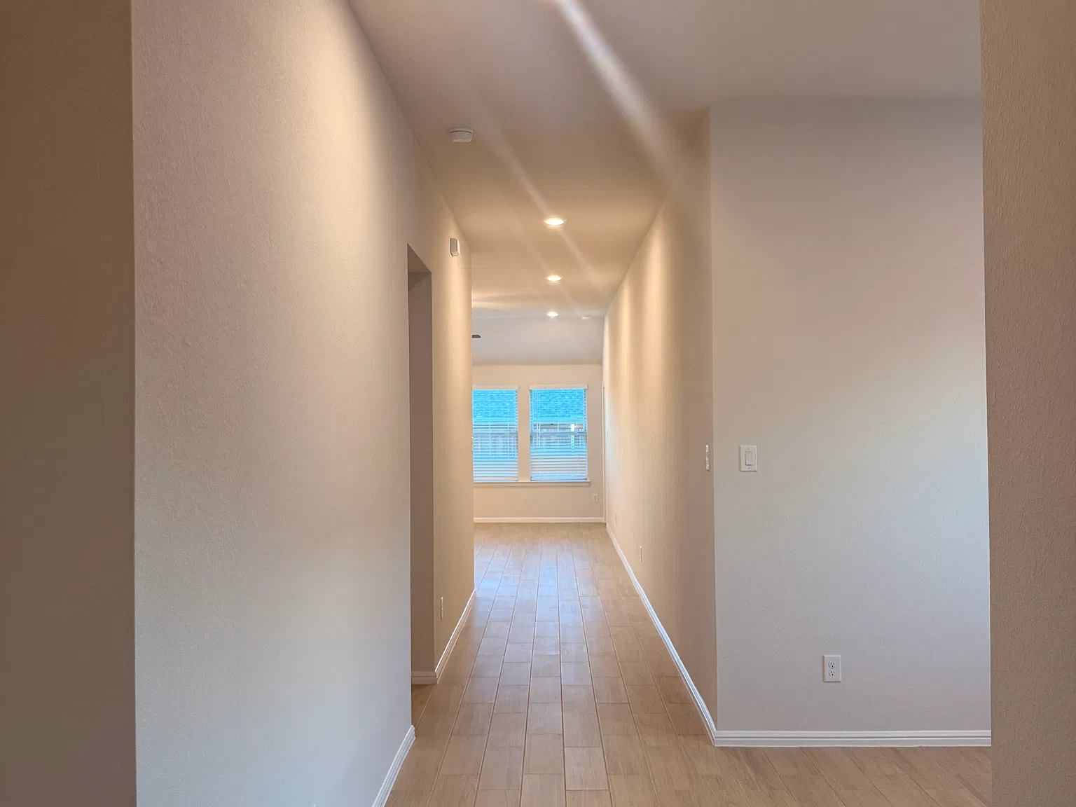 4 bed, 2184 sqft, $2,450 — Photo 3