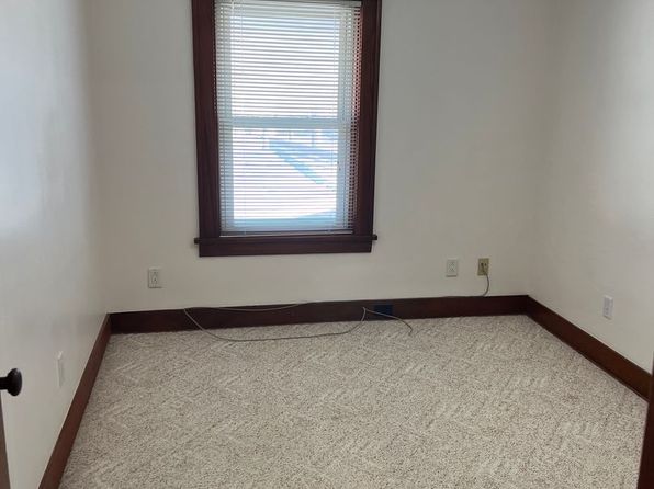 Jenkins, 108 1/2 W Poplar St #2, Bloomfield, IA 52537