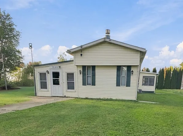 W5070 Woodland Rd, Shawano, WI 54166