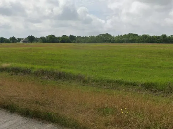 507 Chuckwagon Trl, Angleton, TX 77515