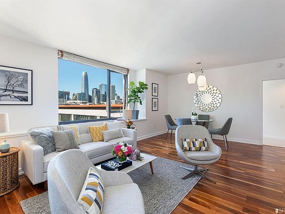 4th image of 250 King St Unit 858