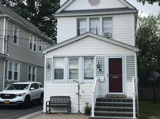 272 Bedford Ave, Garden City Park, NY 11040