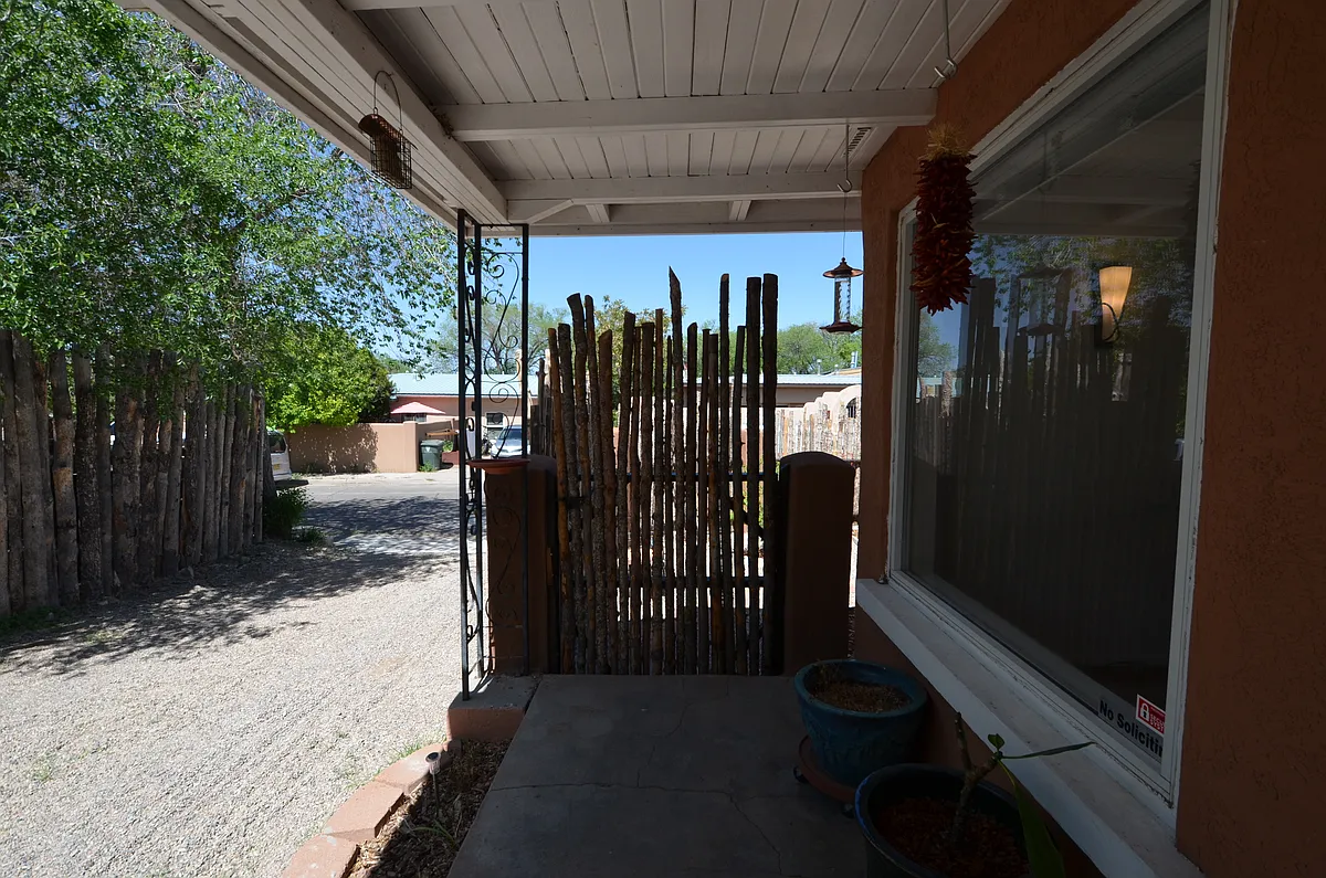 Building Photo - 303 Villeros St