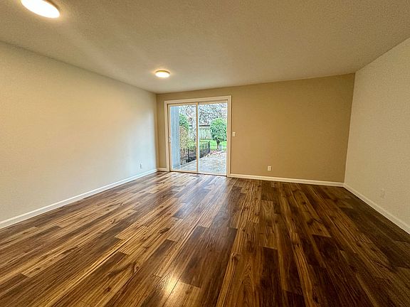 4th image of 6914 Wheatland Ln NE