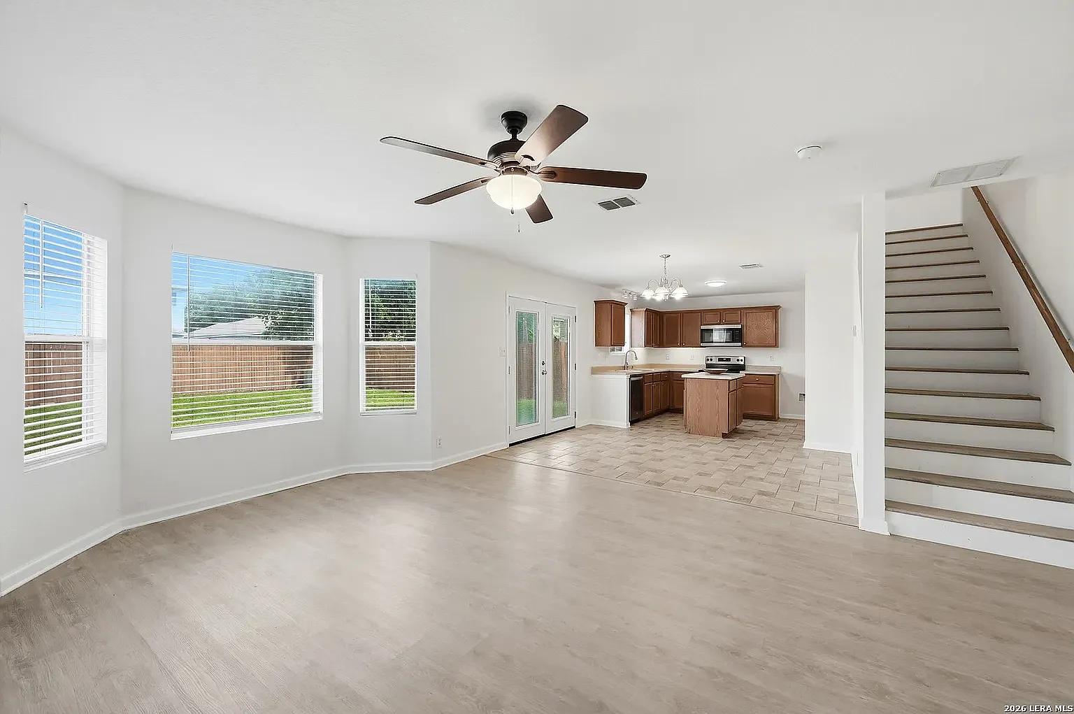 3 bed, 2.5 bath, 1838 sqft, $1,699 — Photo 2