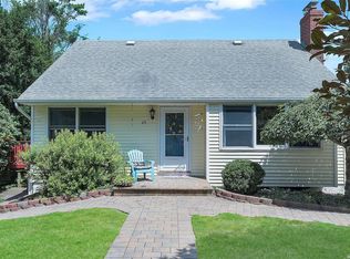 25 Poseidon Rd, Rocky Point, NY 11778