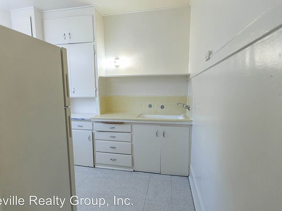3rd image of 2142 5th Ave APT 11