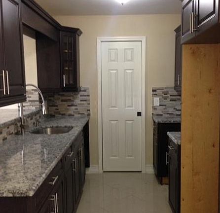 4th image of 305 SW 71st Ave