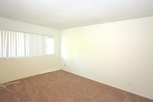 2nd image of 951 Warwick Ave APT D1