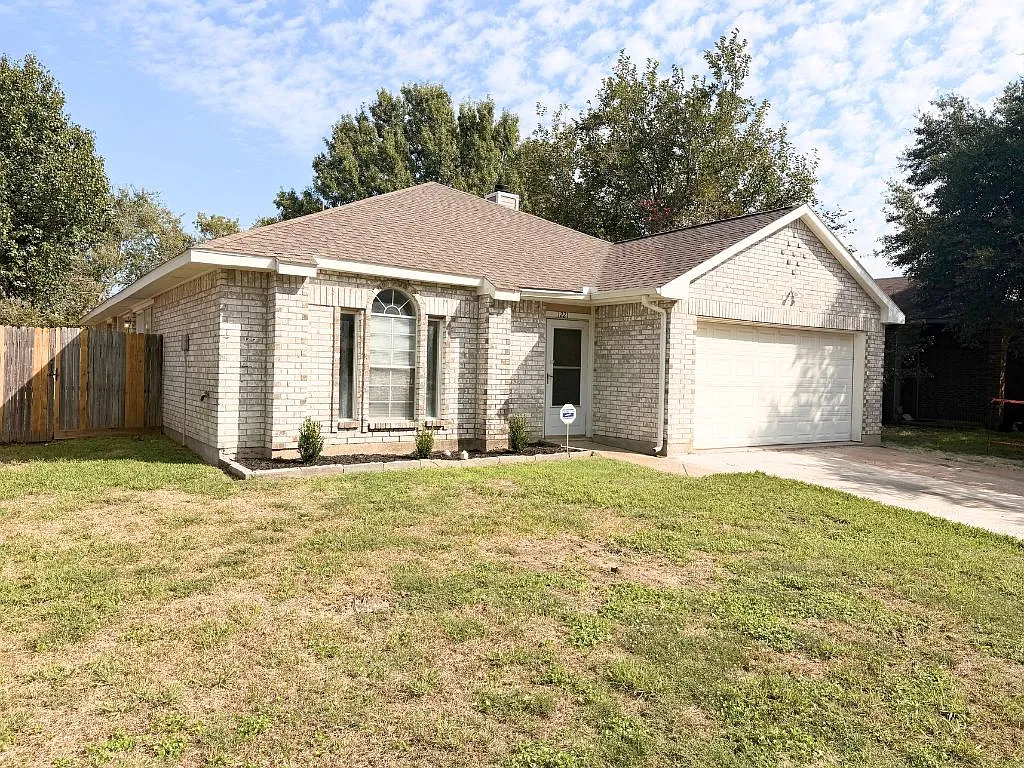 1221 Brooklawn Dr. Arlington, Tx 76018 — Photo 2