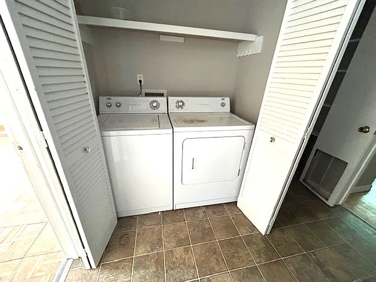 5163 Hunters Point Ln — Photo 13