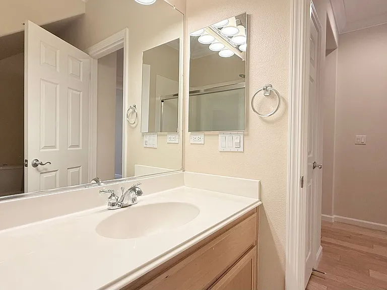 304 Karelian St — Photo 8