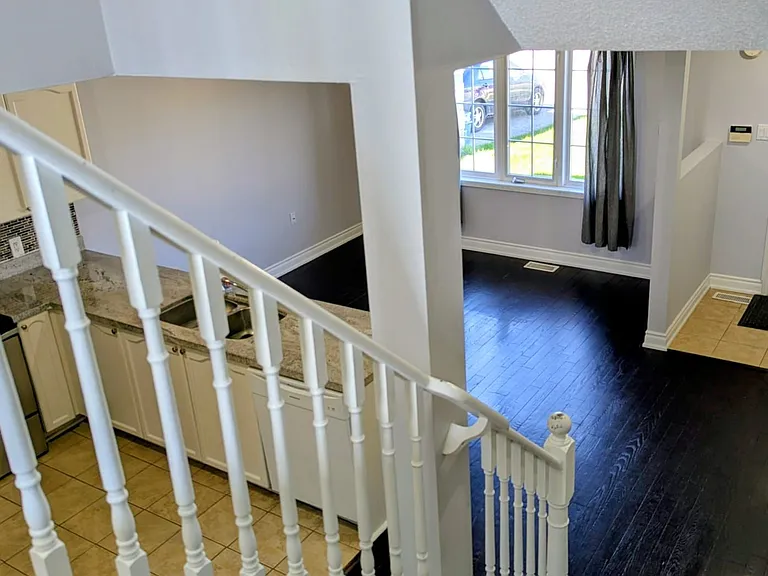 152 Madelaine Dr #UPPER — Photo 7