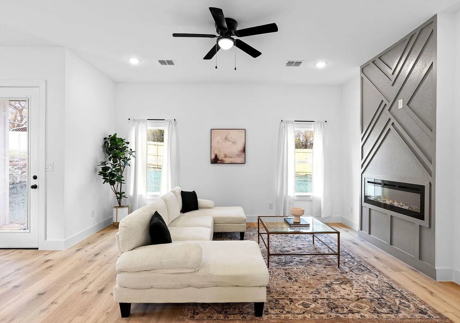 Practically New Craftsman Home in Central Ft Worth — Photo 4
