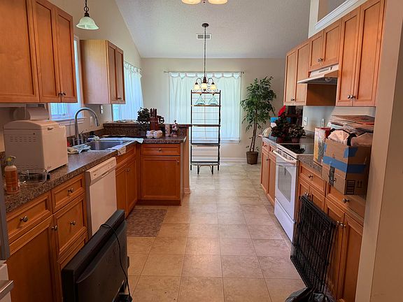 3rd image of 224 Clovis Circle